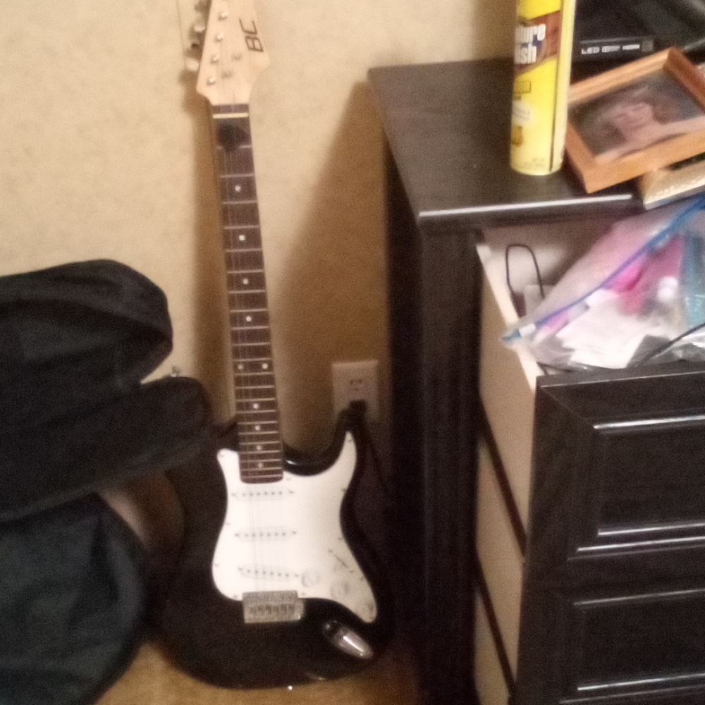 Guitar - Picture 3 of 3